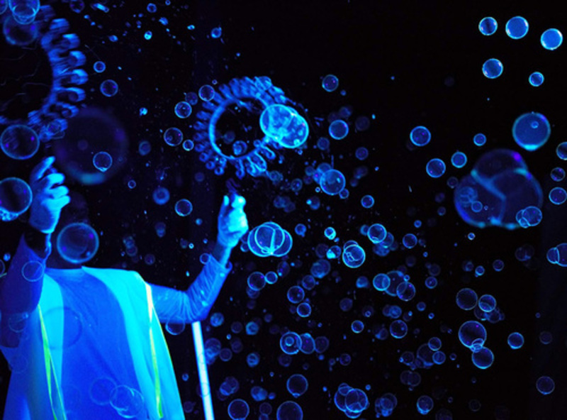 Неоновое шоу мыльных пузырей "Вермишель"