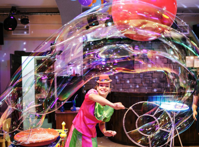 Шоу Гигантских мыльных пузырей